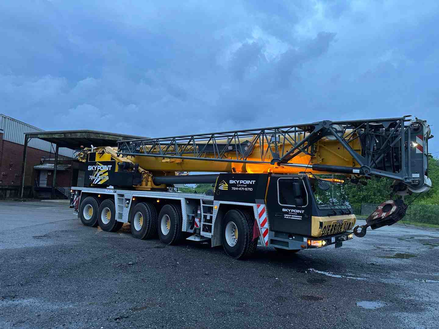 isuzu elf boom truck
