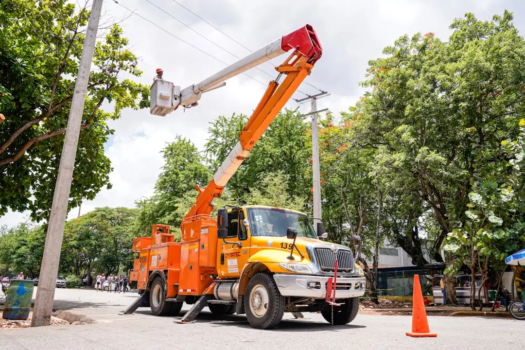 utility bucket truck rental